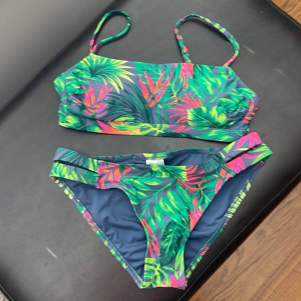 Women’s 2 piece swim suit